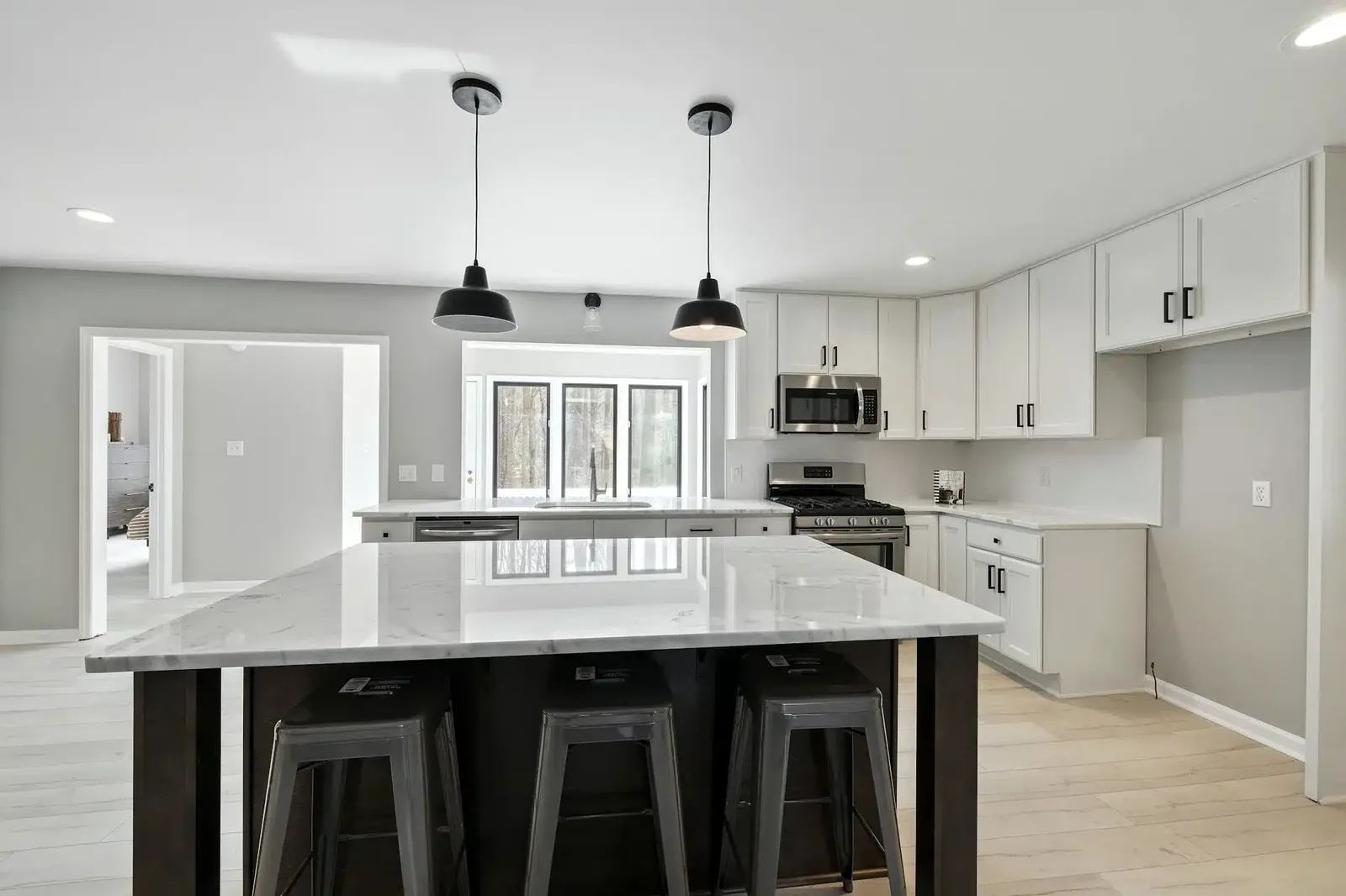 Black & White Island in Oakton, VA