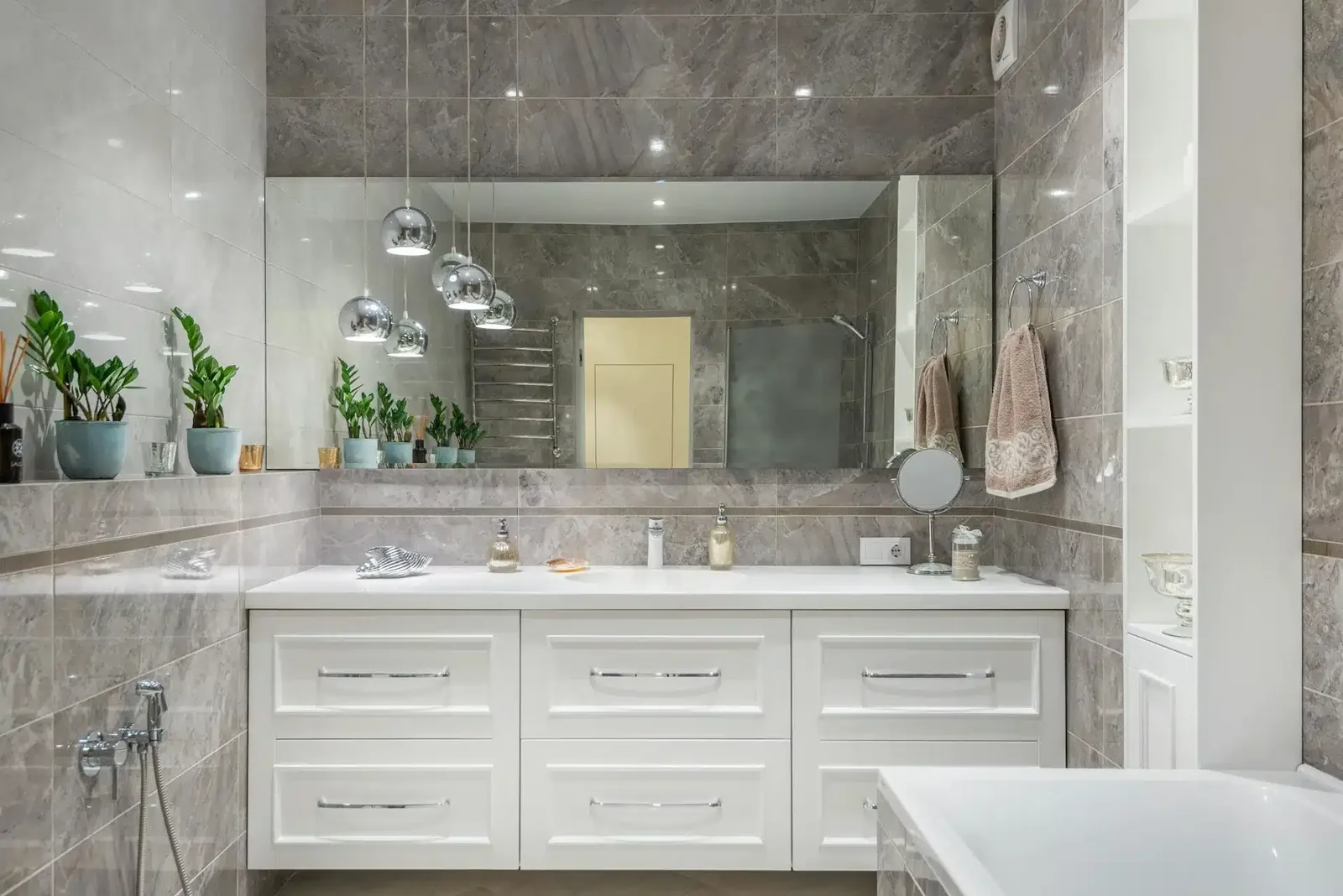 3 Bathroom Vanity Features That Improve Storage